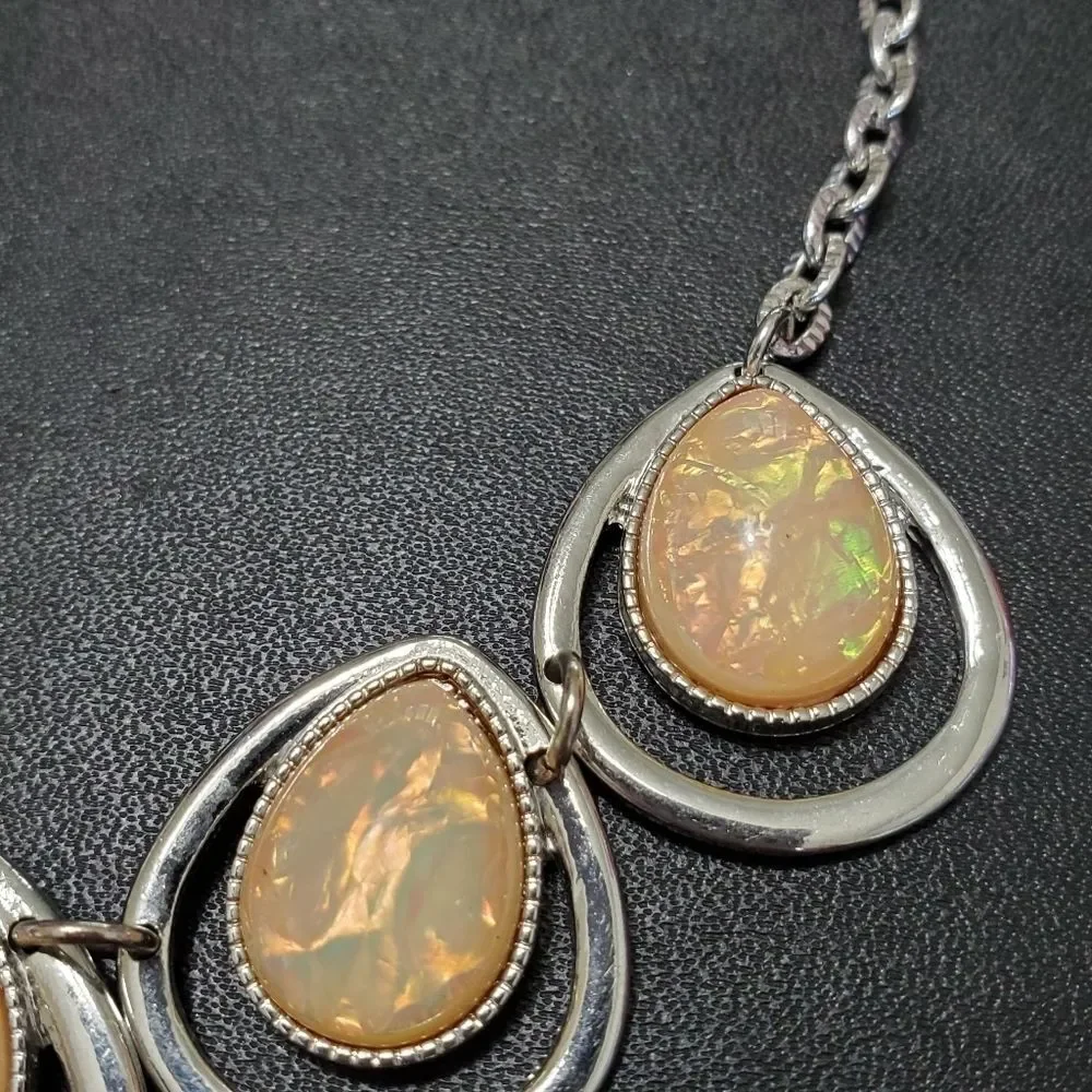Silver tone necklace with peach faux stones 20-23